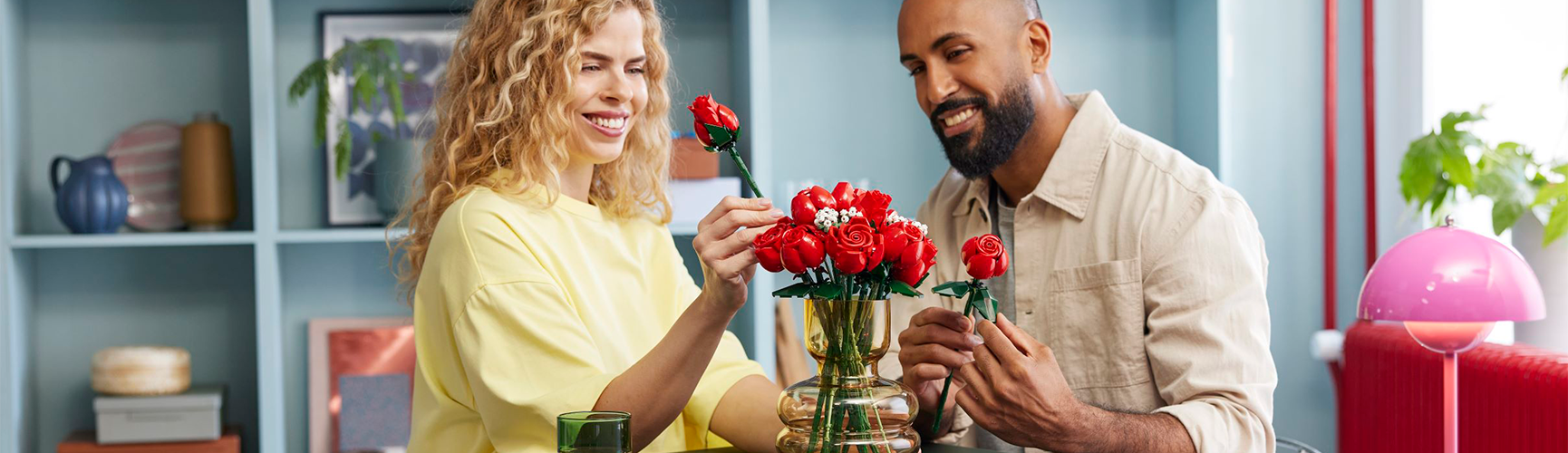 La colección botánica LEGO® florece con un ramo de rosas