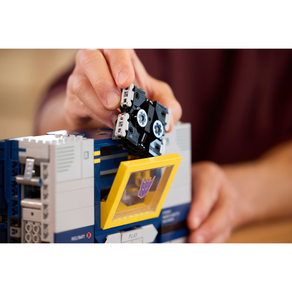 LEGO®Icons: Transformers: Soundwave (10358)_012