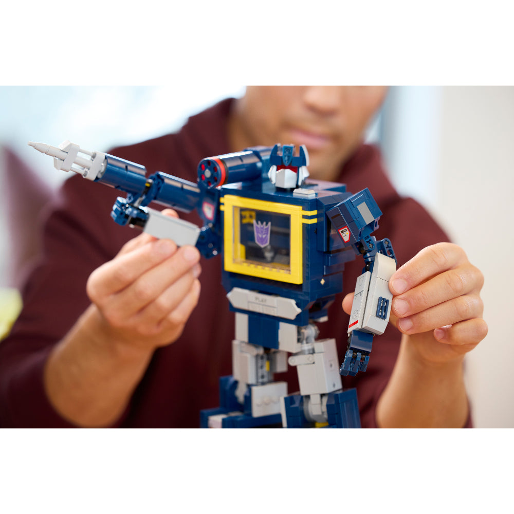 LEGO®Icons: Transformers: Soundwave (10358)_015