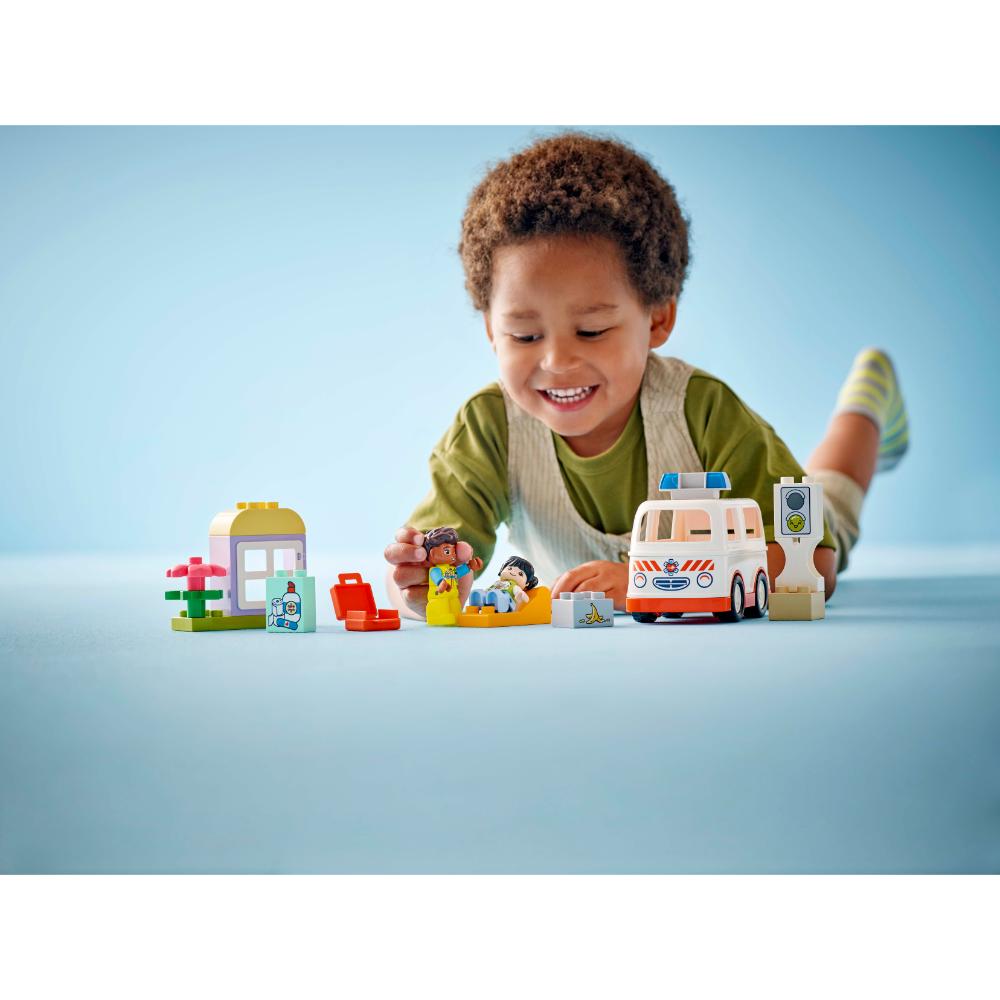 LEGO®Duplo: Ambulancia Y Conductor (10447)_008