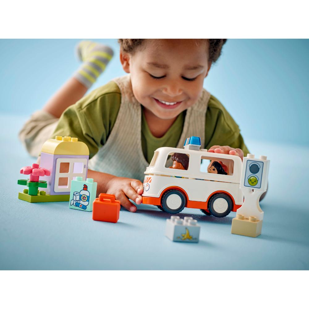 LEGO®Duplo: Ambulancia Y Conductor (10447)_009