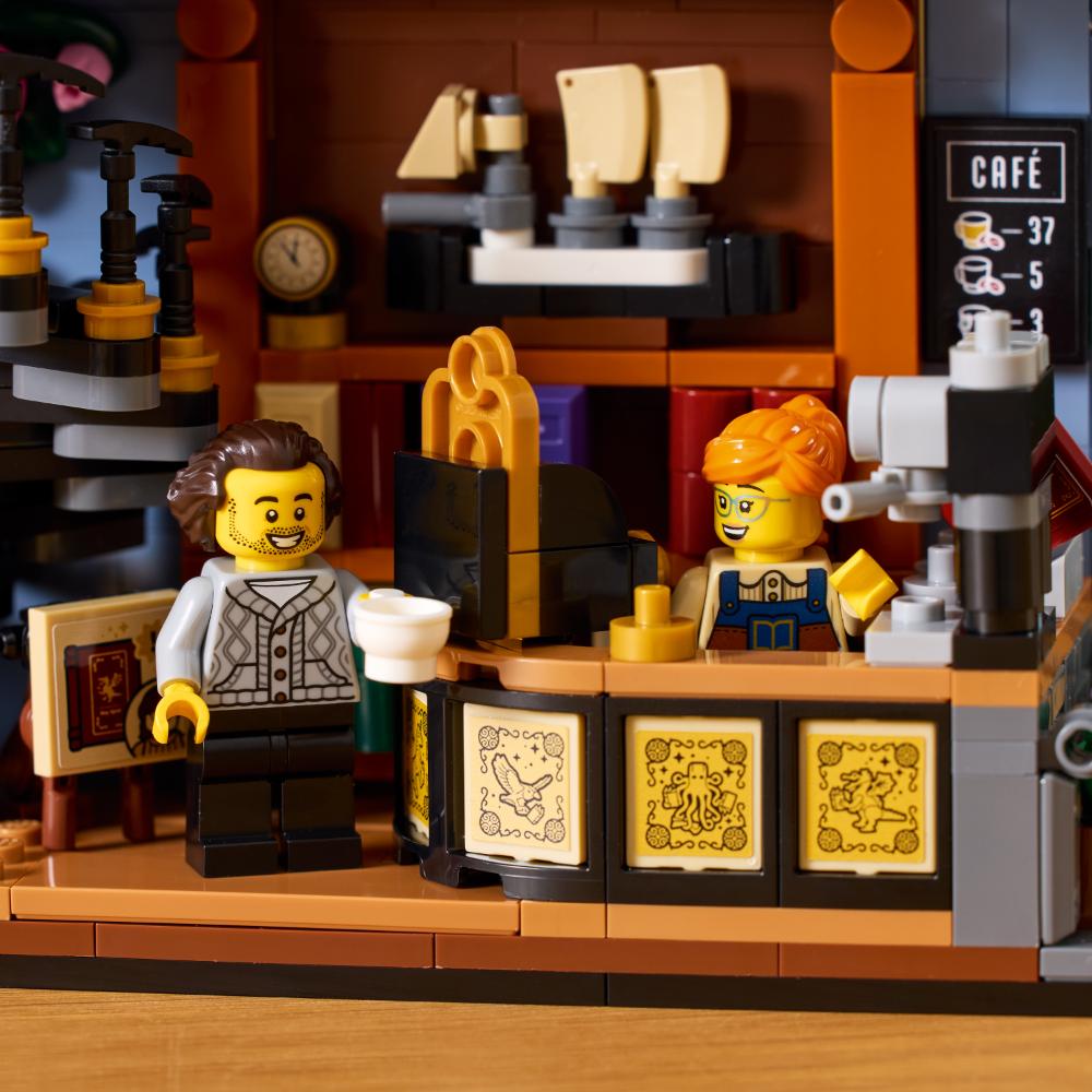 LEGO®Icons: Bookshop Book Nook (11379)_015