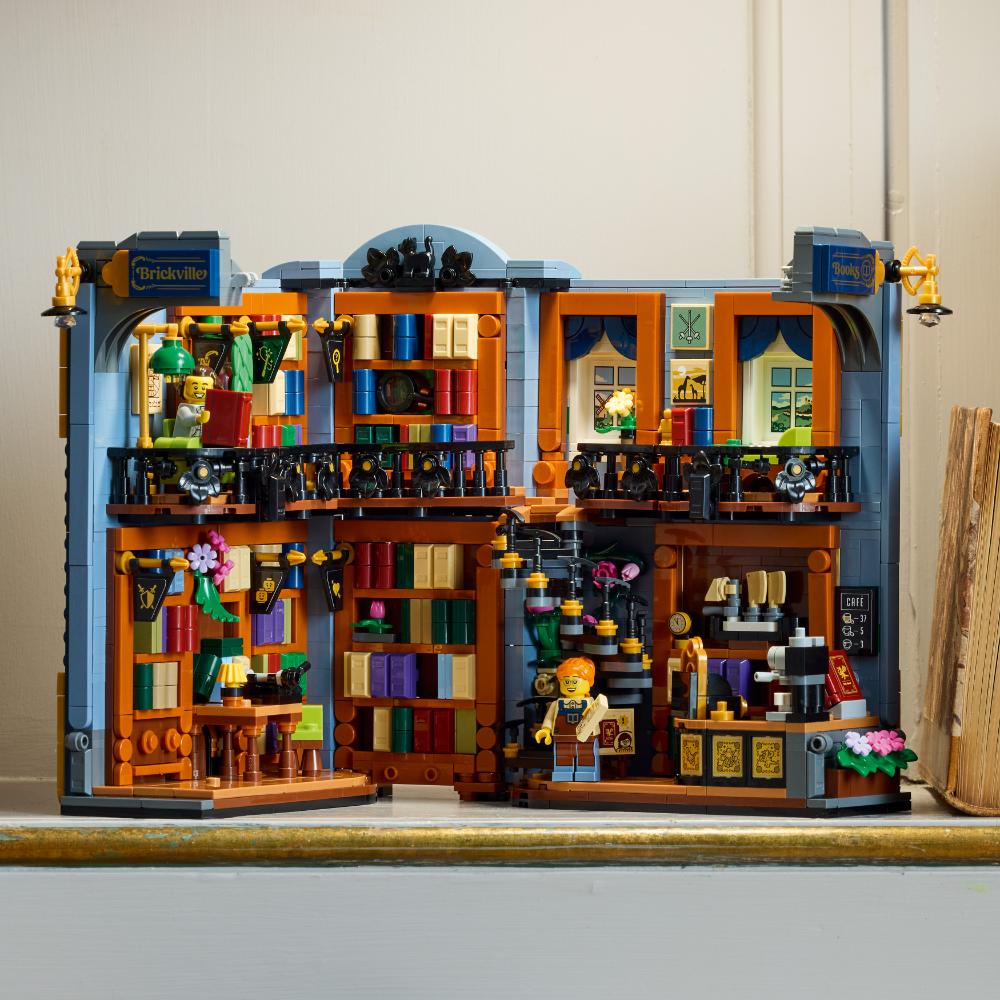 LEGO®Icons: Bookshop Book Nook (11379)_016