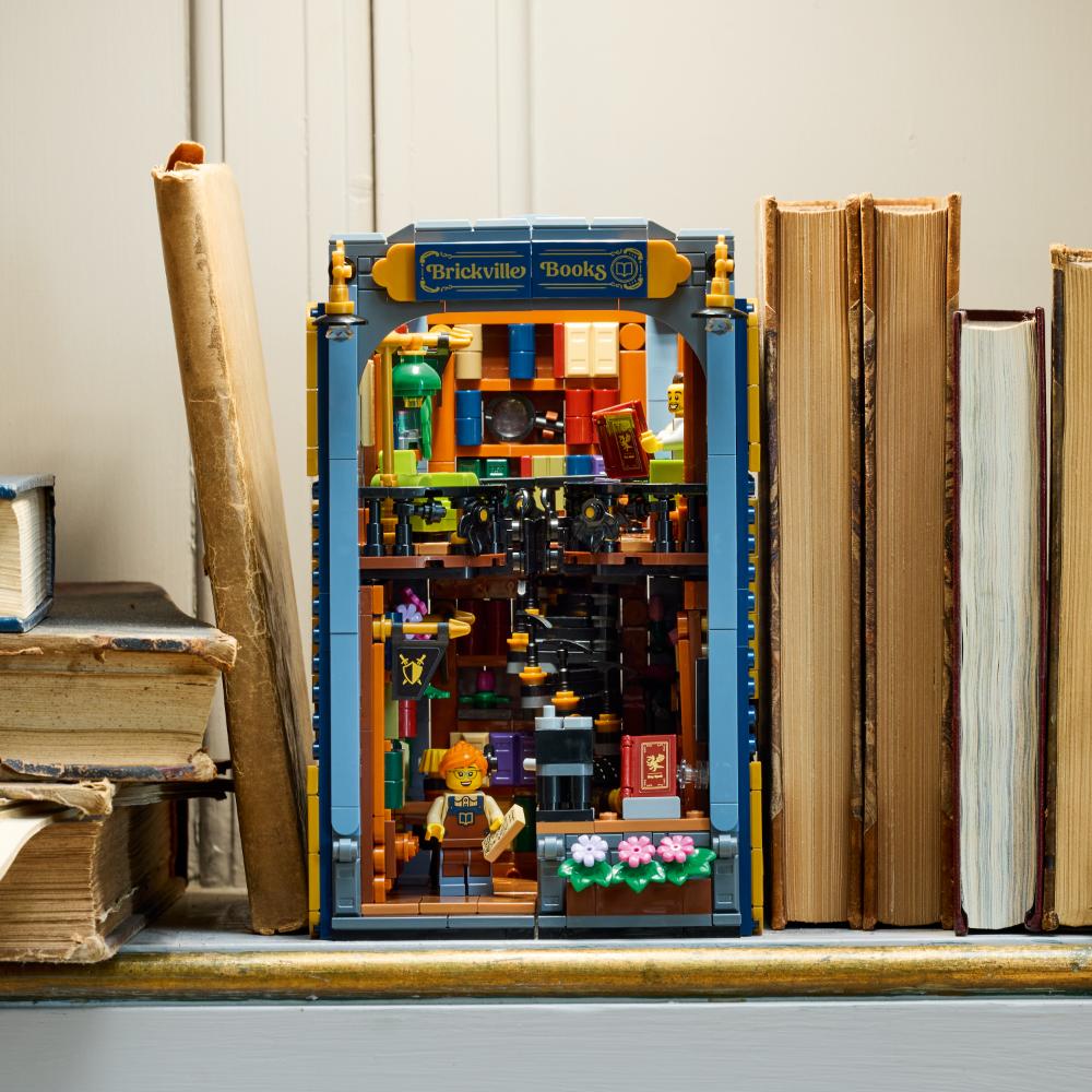 LEGO®Icons: Bookshop Book Nook (11379)_017