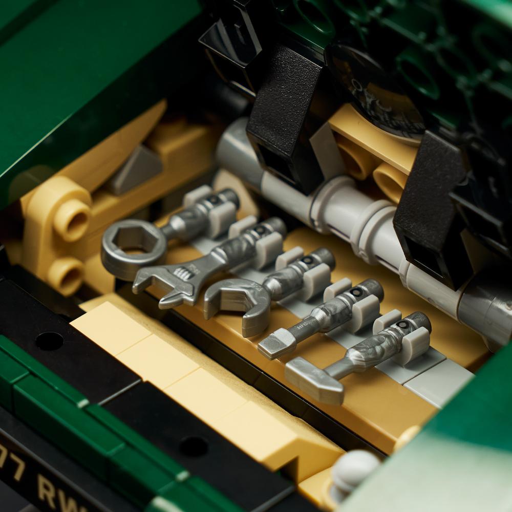 LEGO®Icons: Jaguar E-Type (11381)_015