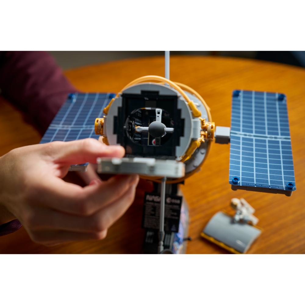 LEGO®Icons: Telescopio Espacial Hubble (11382)_012