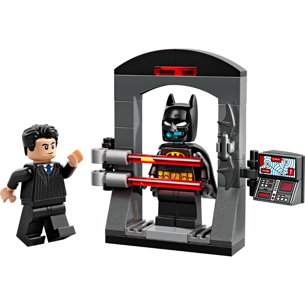 BATMAN™: BRUCE WAYNE™ Y EL BATITRAJE