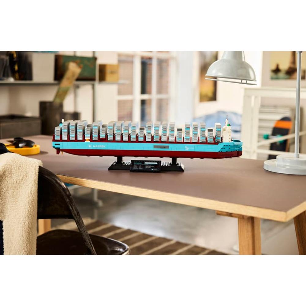 LEGO®Extended Line: Buque Portacontenedores De Combustible Dual De Maersk (40955)_012
