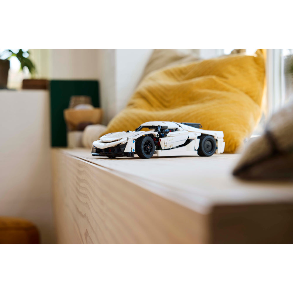 LEGO®Technic: Hipercoche Koenigsegg Jesko Absolut Blanco (42184)_011