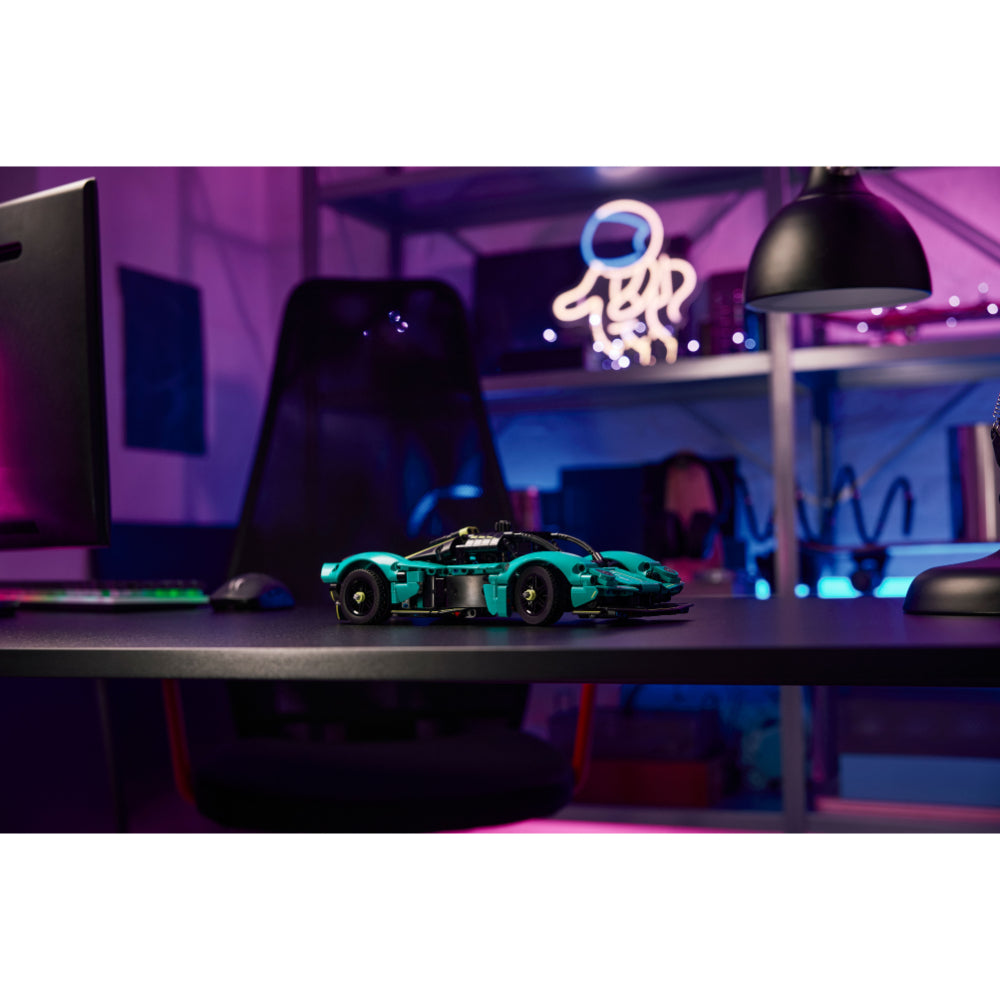 LEGO®Technic: Aston Martin Valkyrie (42208)_011