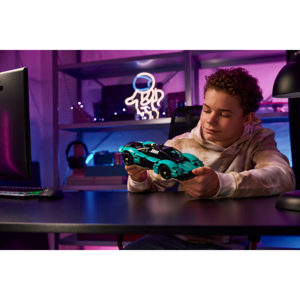 LEGO®Technic: Aston Martin Valkyrie (42208)_009