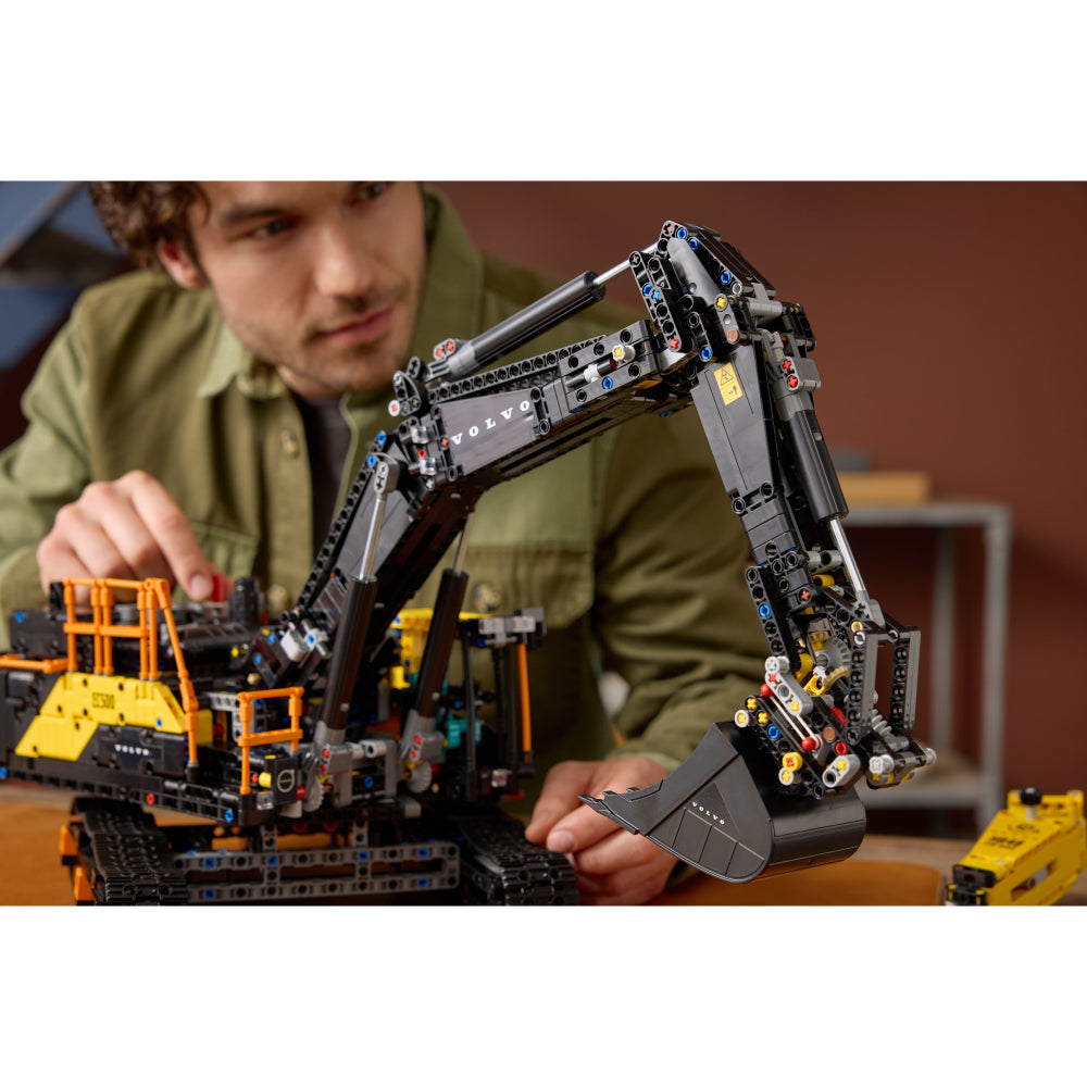 LEGO®Technic: Excavadora Volvo Ec500 Hybrid (42215)_008