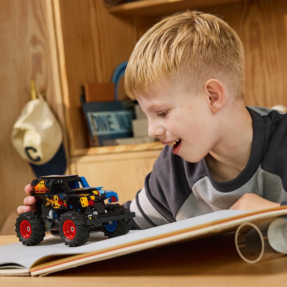 MONSTER JAM™ GRAVE DIGGER™ FUEGO Y HIELO