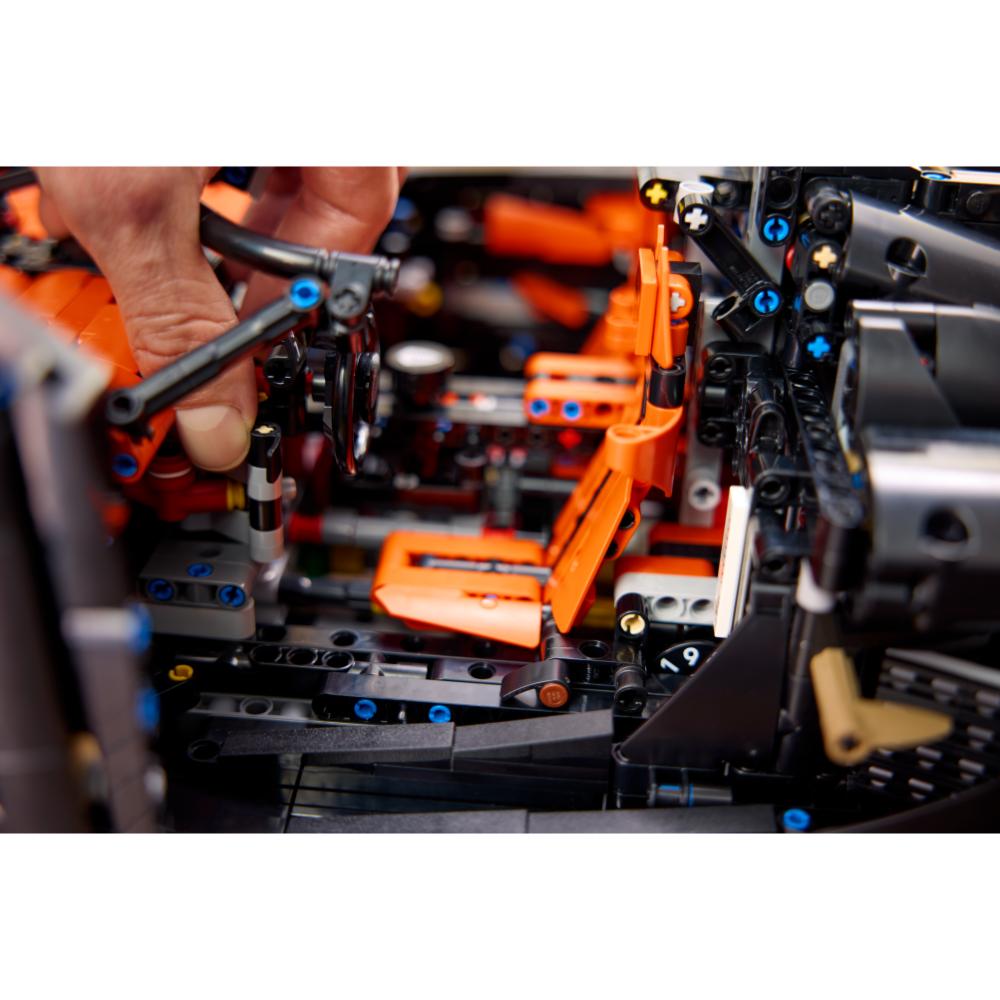 LEGO®Technic: Megacar Koenigsegg Sadair'S Spear (42232)_009