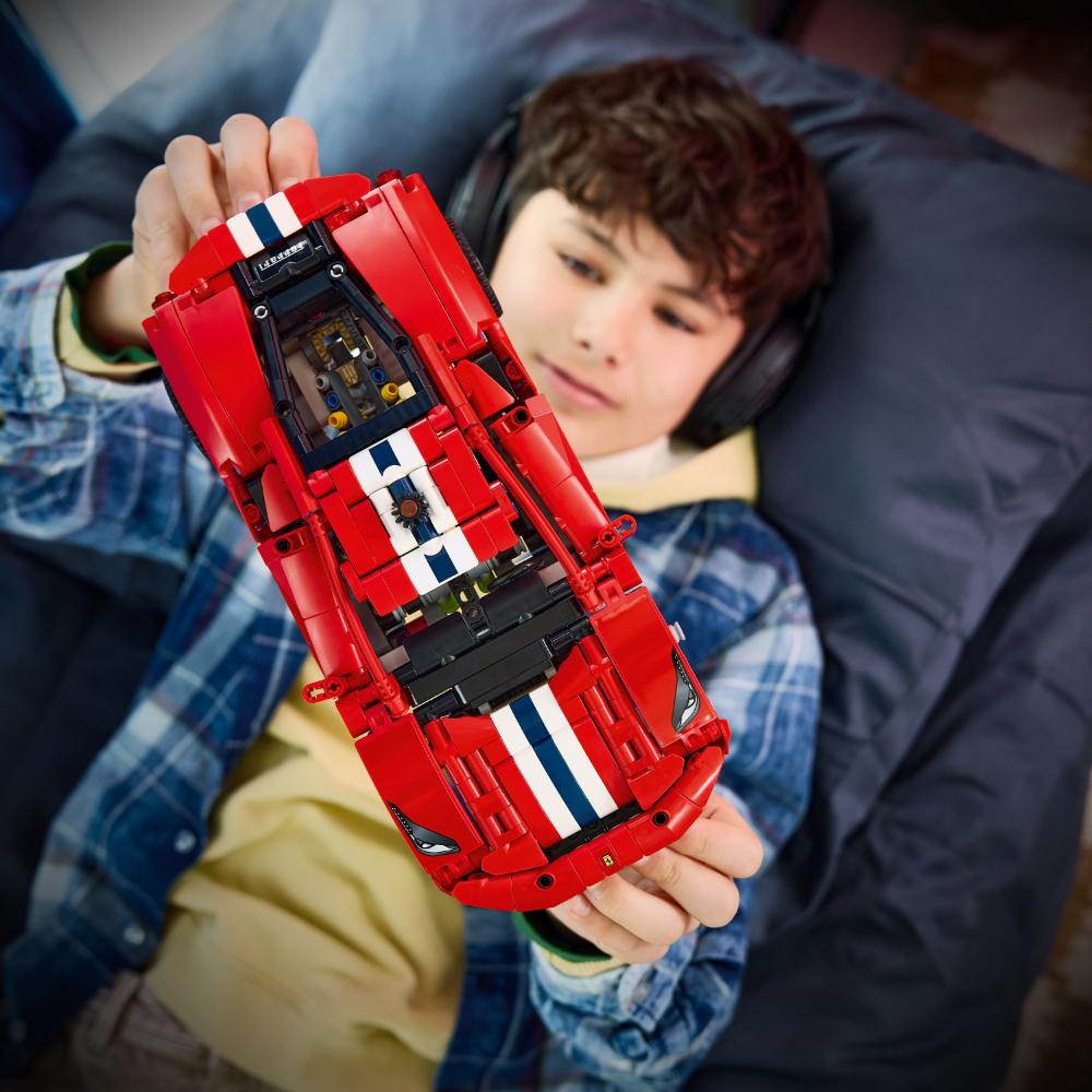 LEGO®Technic: Coche Ferrari 488 Pista (42235)_010