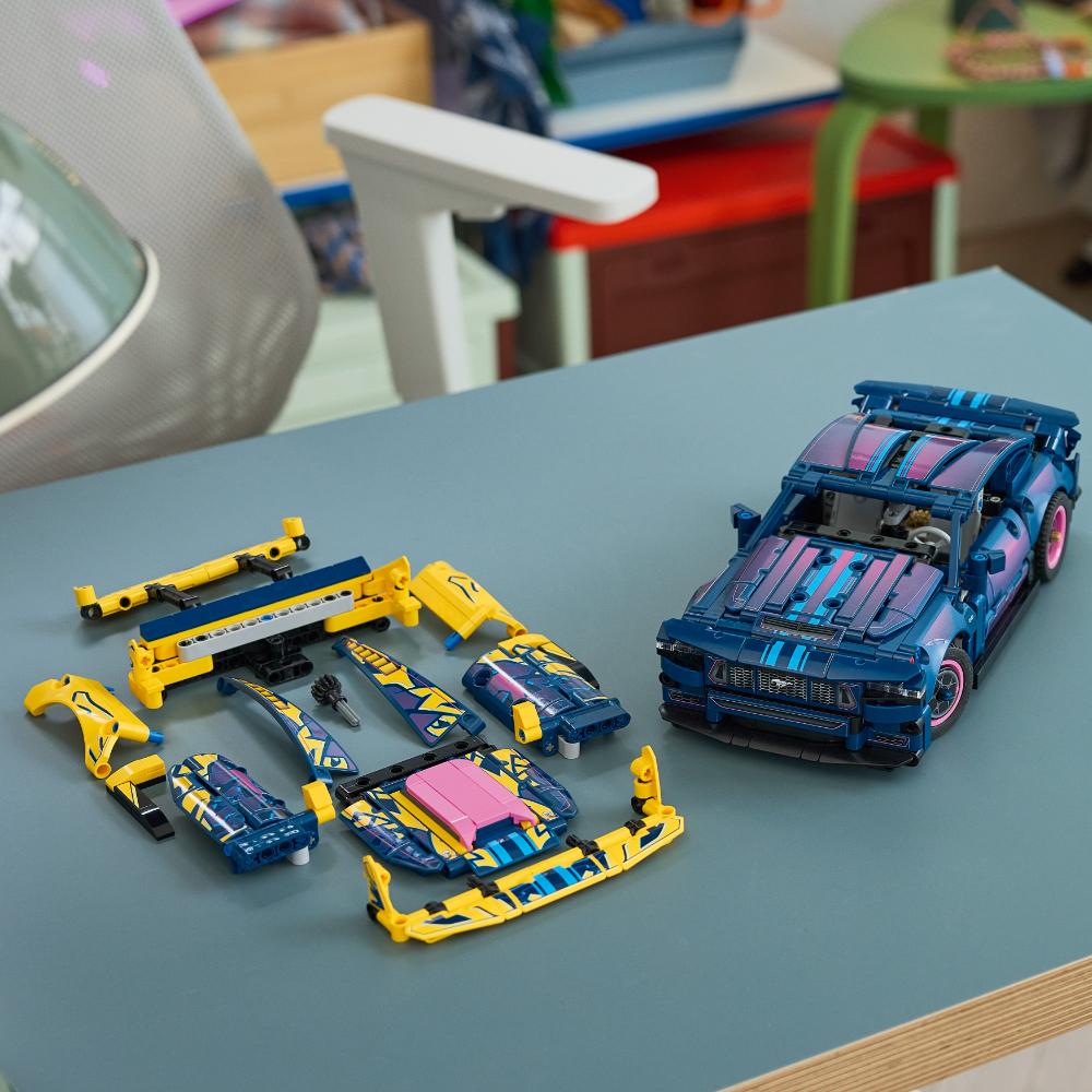 LEGO®Technic: Taller De Tuning: Coche Ford Mustang Gt (42236)_012
