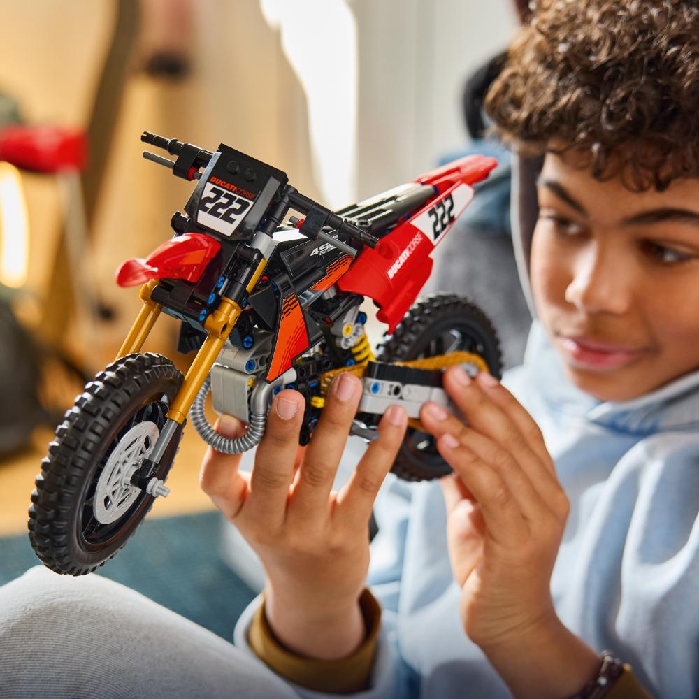 LEGO®Technic: Moto Ducati Desmo450 Mx Factory (42238)_013