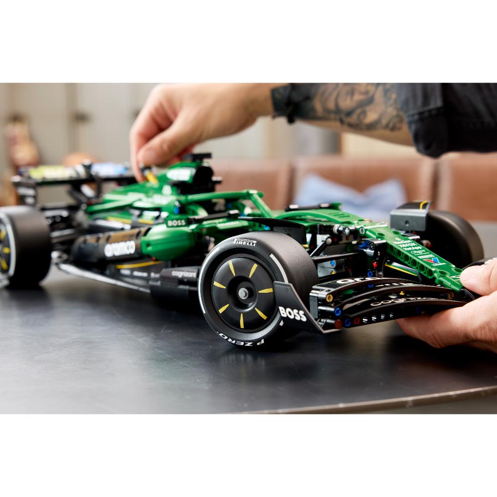 LEGO®Technic: Coche De F1® Aston Martin Aramco Amr25 (42240)_012