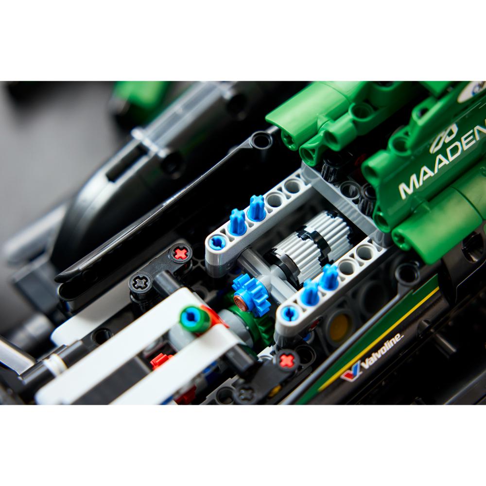 LEGO®Technic: Coche De F1® Aston Martin Aramco Amr25 (42240)_010