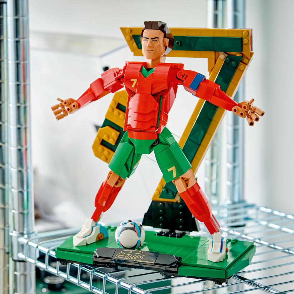 LEGO®Editions, Editions Sports: Cristiano Ronaldo: Leyenda Del Fútbol (43016)_009