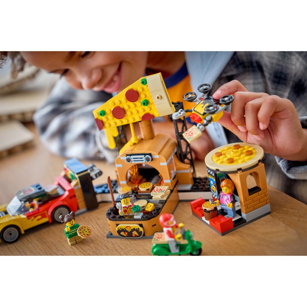 LEGO®City: Experiencia De Pizza A Domicilio Con Vehículos (60496)_012