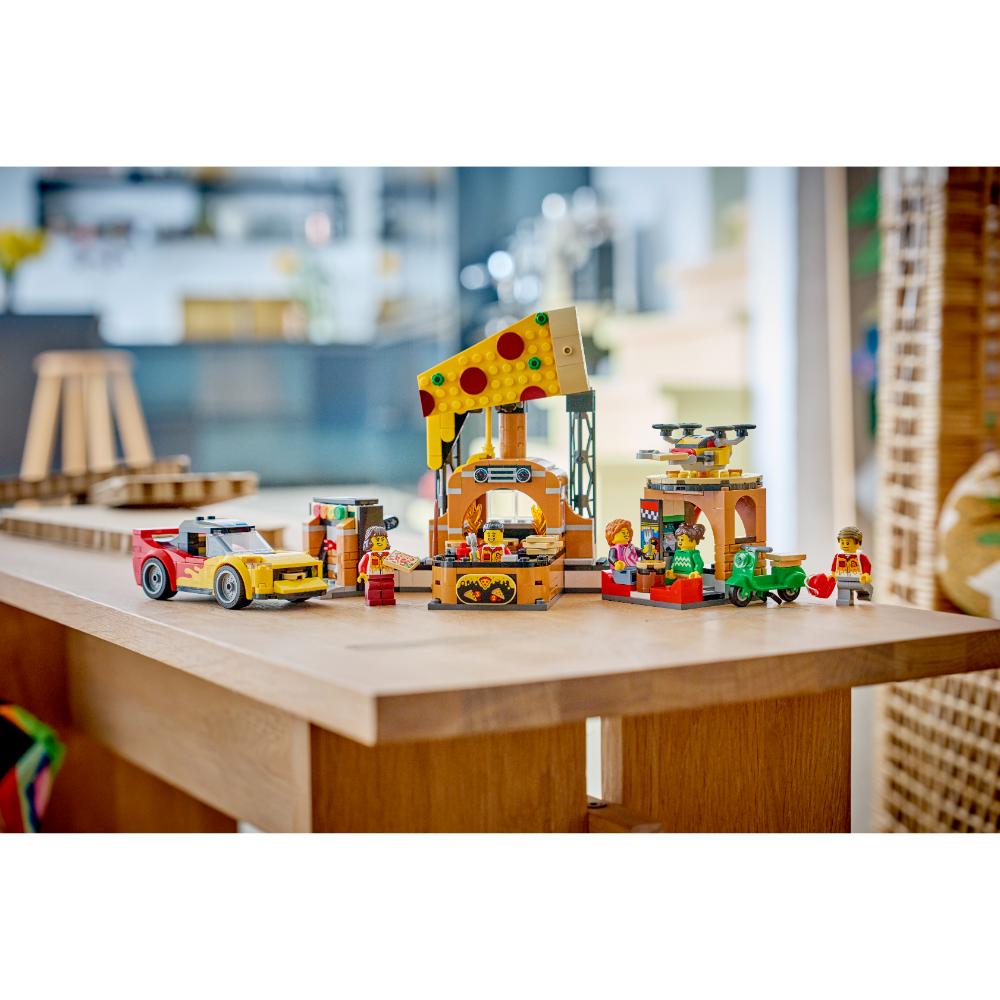 LEGO®City: Experiencia De Pizza A Domicilio Con Vehículos (60496)_013