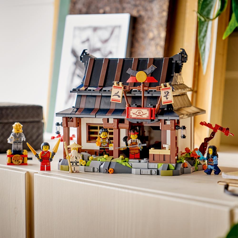 LEGO®Ninjago: Herrería Cuatro Armas: 15 Aniversario (71858)_013