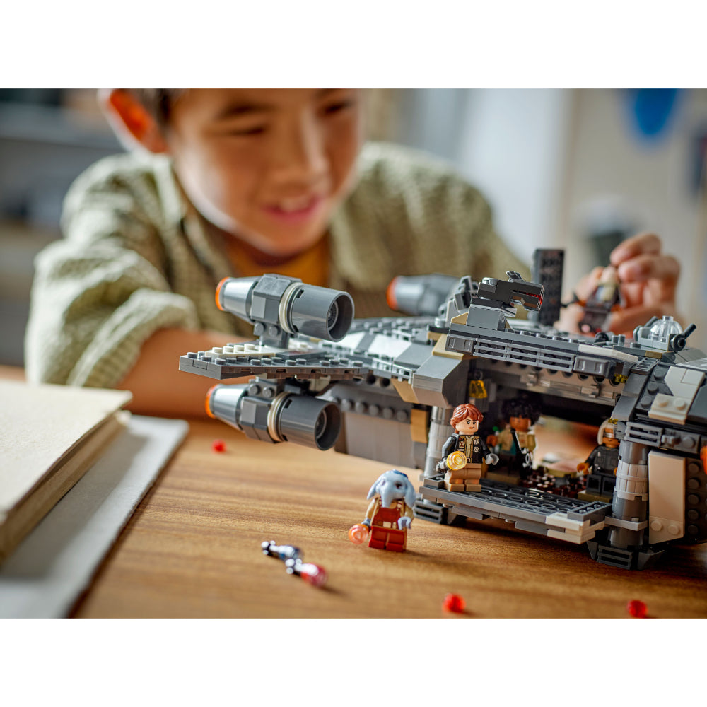 LEGO® Star Wars™: The Onyx Cinder (75374)_012