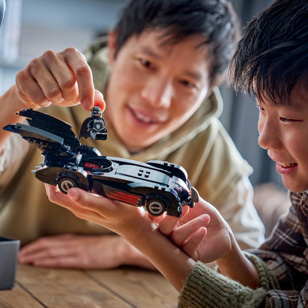 BATMÓVIL DE BATMAN Y ROBIN™