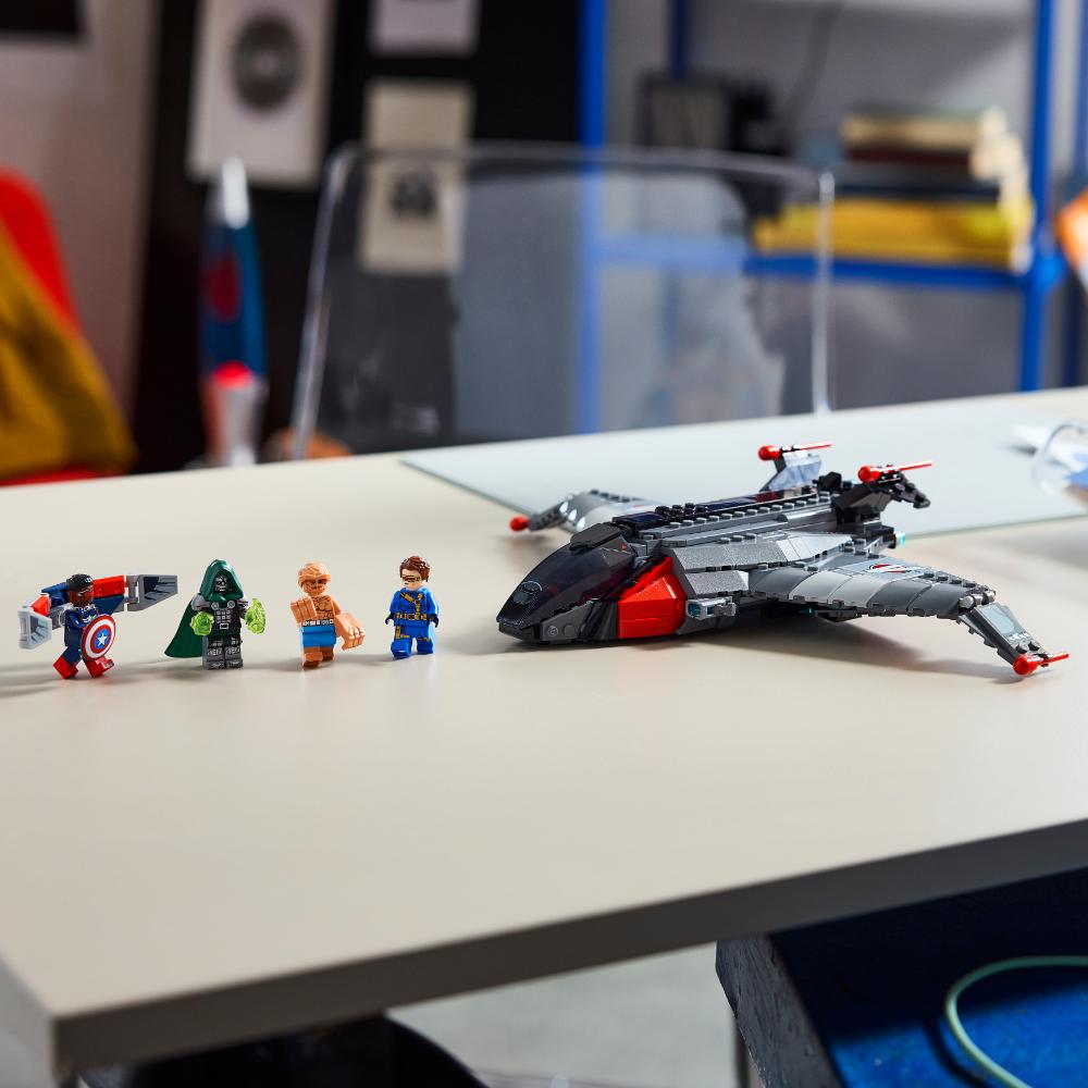 LEGO®Super Heroes: Quinjet De Avengers: Doomsday (76347)_011