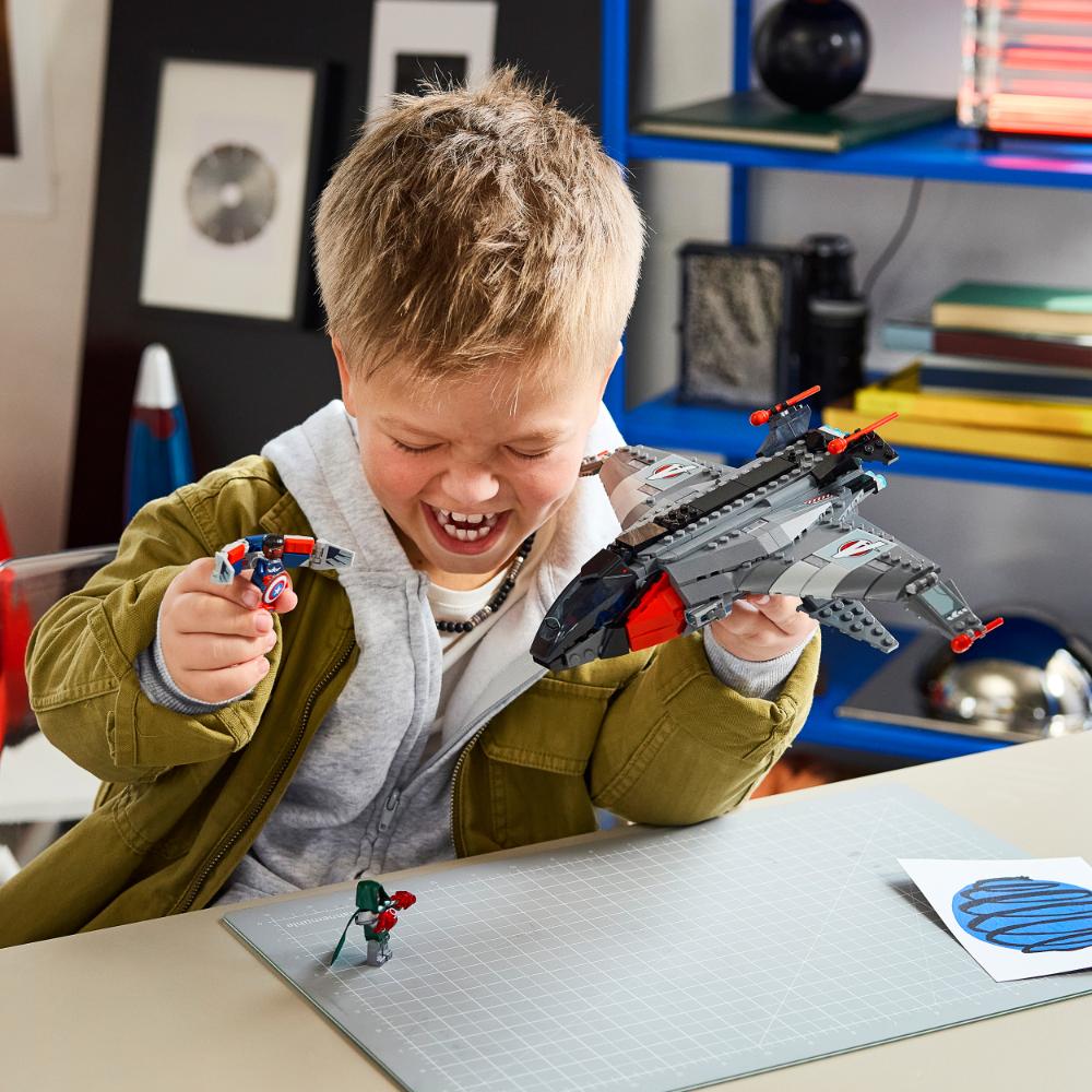 LEGO®Super Heroes: Quinjet De Avengers: Doomsday (76347)_012