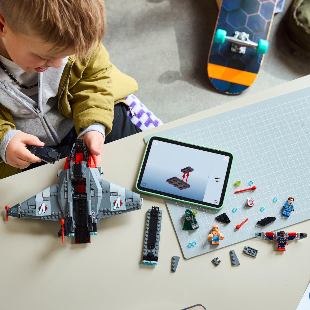 LEGO®Super Heroes: Quinjet De Avengers: Doomsday (76347)_009