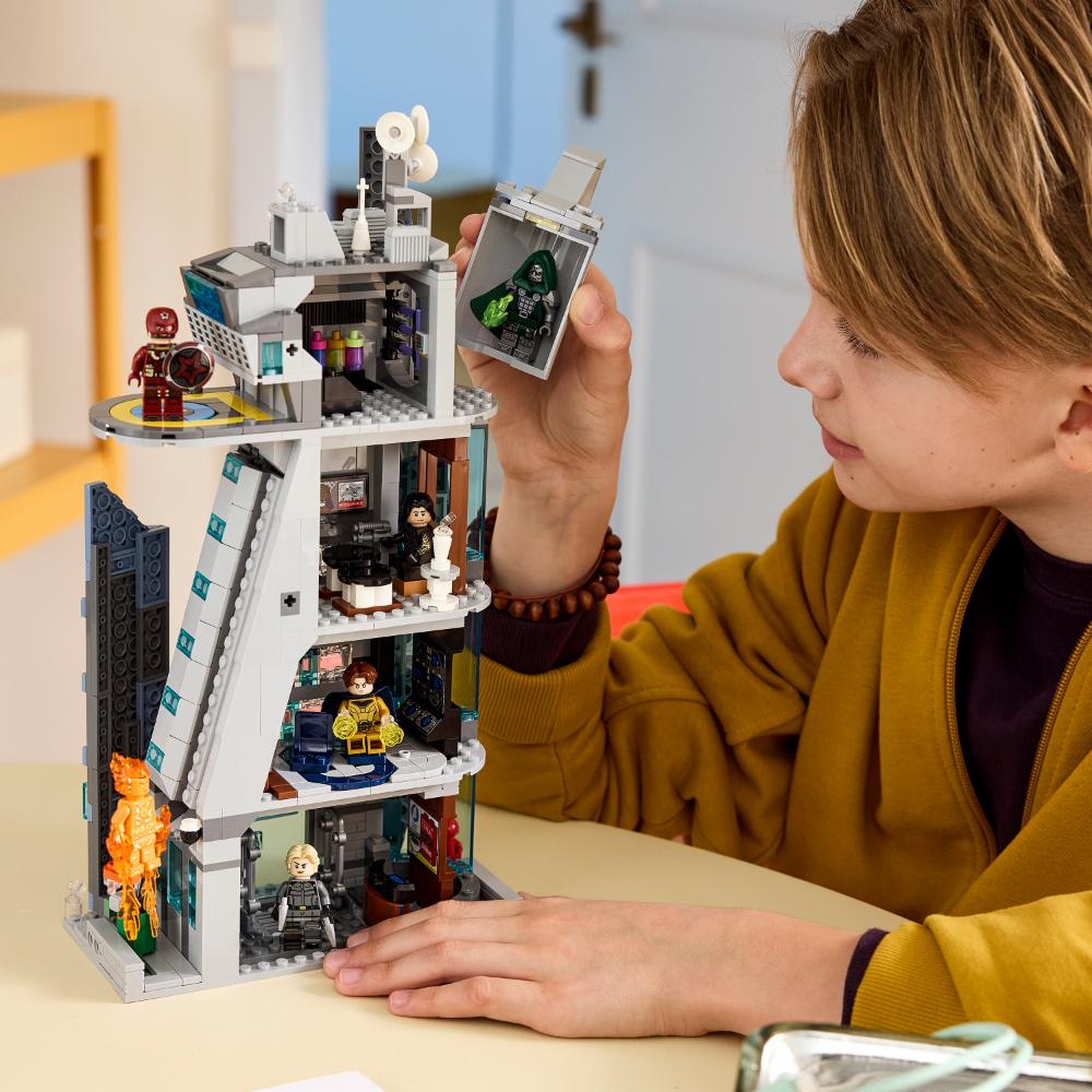 LEGO®Super Heroes: Nueva Torre Vengadores De Avengers: Doomsday (76352)_011