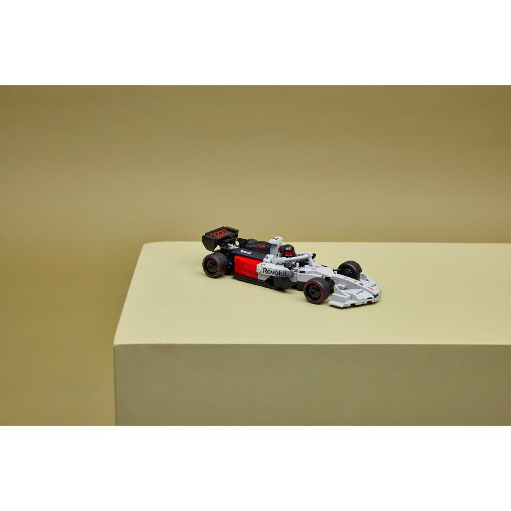 COCHE DE CARRERAS AUDI REVOLUT F1® TEAM R26