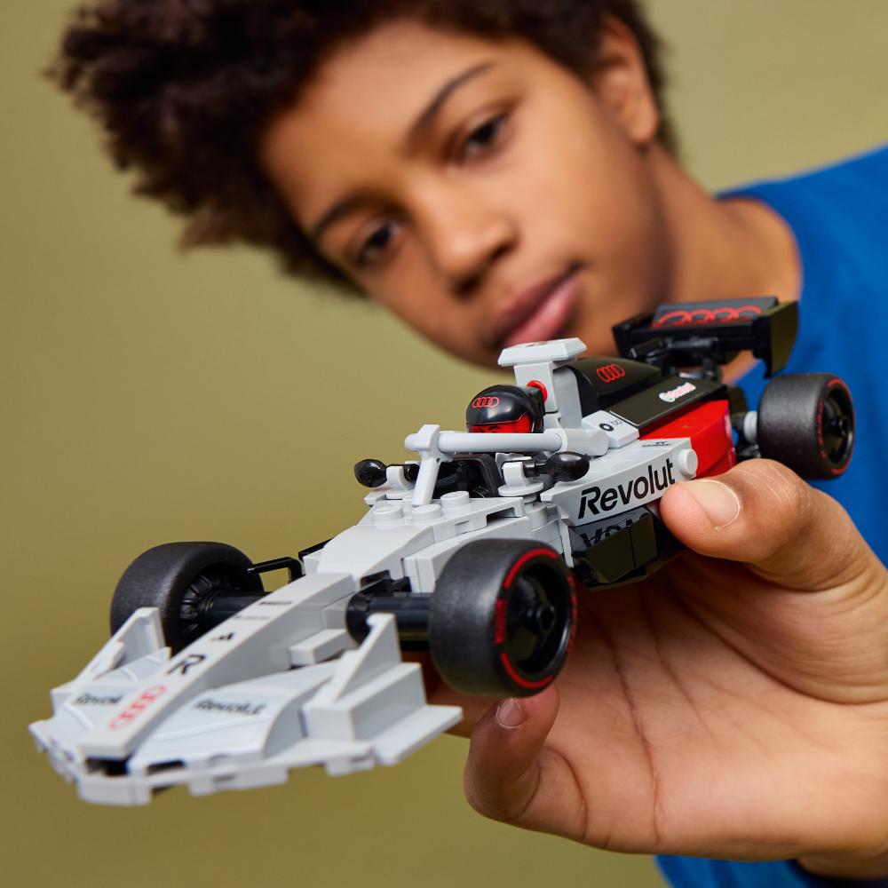 COCHE DE CARRERAS AUDI REVOLUT F1® TEAM R26