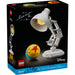 Caja del set LEGO® Ideas | Disney Pixar Luxo Jr. (21357) que muestra el icónico personaje de la lámpara Luxo Jr. con su pelota amarilla y azul de Pixar. El modelo articulado permite recrear los movimientos del cortometraje original e incluye sorpresas inspiradas en películas de Pixar como Up, Toy Story, Ratatouille y Monsters, Inc. Ideal para construir, exhibir y coleccionar.