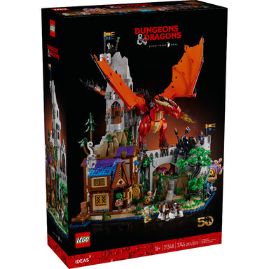 Set LEGO® Ideas Dungeons & Dragons: Aventura del Dragón Rojo 21348 para adultos, con una taberna, torre y mazmorra, minifiguras de héroes y criaturas míticas, y una figura articulada del dragón rojo Rugido de Ceniza envolviendo la torre.