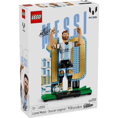 LEGO Lionel Messi Leyenda del Fútbol 43015 en pose de victoria con balón, número 10 y placa con su nombre