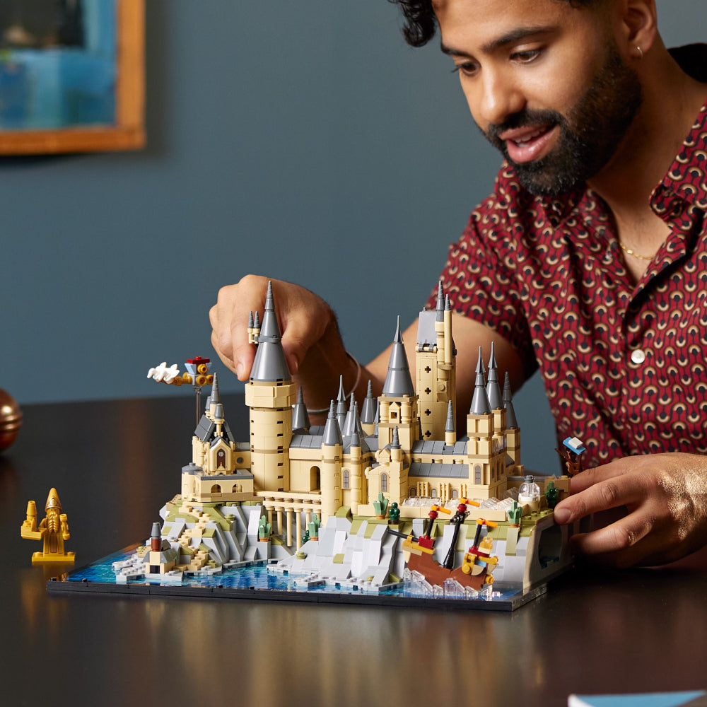 LEGO® Castillo y Terrenos de Hogwarts™ ()